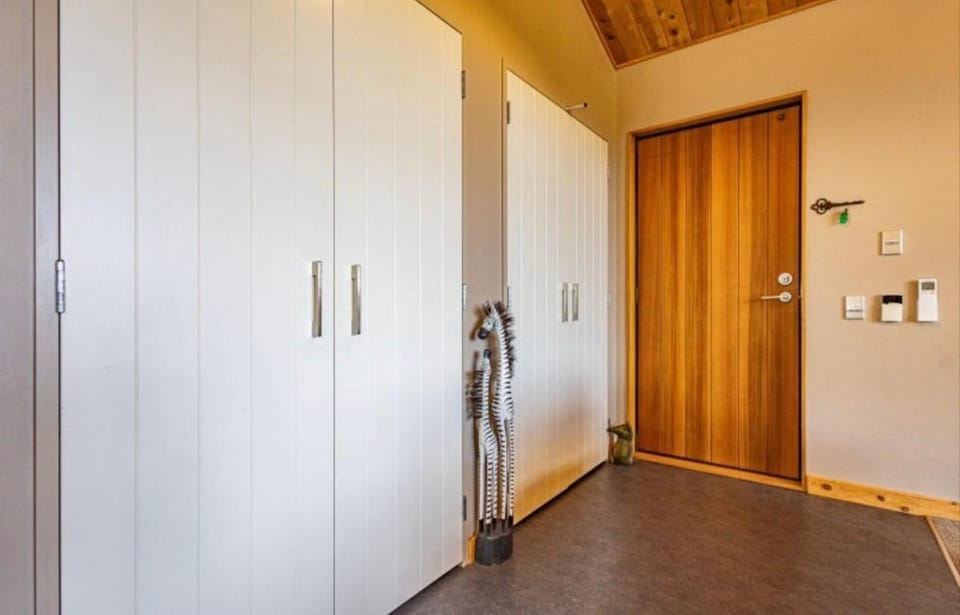 Facade/entrance, Game Room, hair dryier, storage, wardrobe, air conditioner, air conditioner