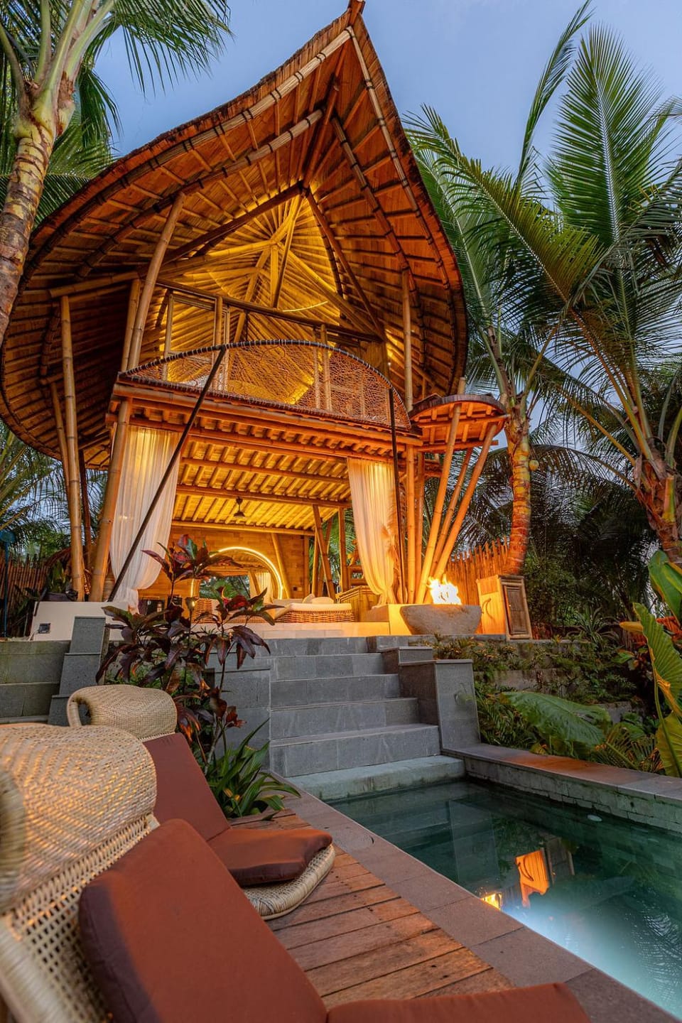 Property building, Garden, Garden view, Pool view, Swimming pool, sunbed