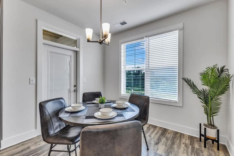 Luxurious King 2BR Suite Mins to Downtown Durham! Apartment in Durham