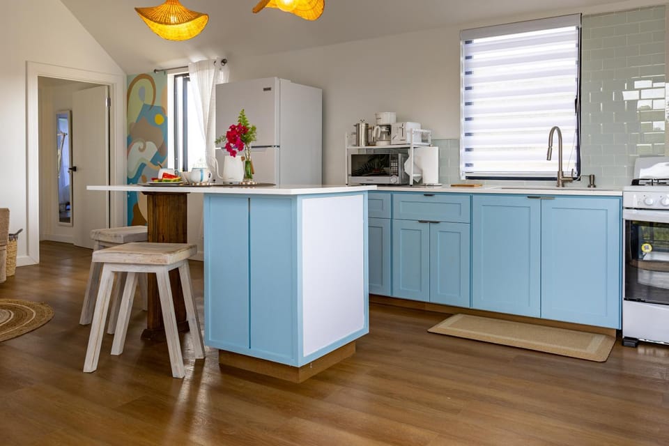 Kitchen or kitchenette, Dining area, oven, stove