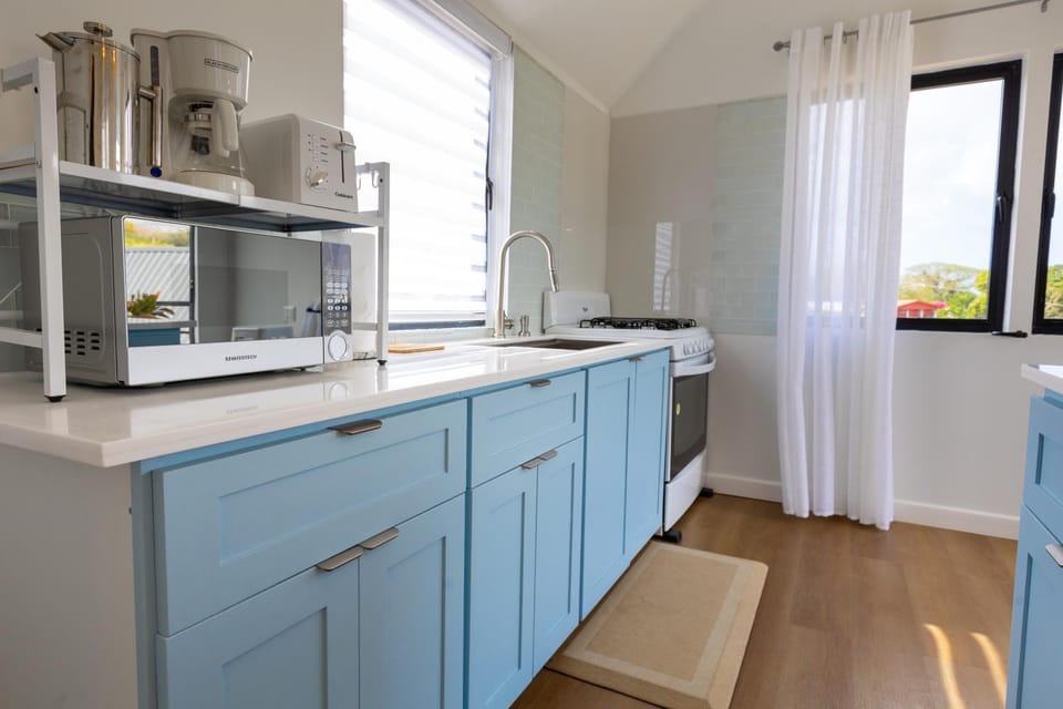 Kitchen or kitchenette, microwave, oven, stove