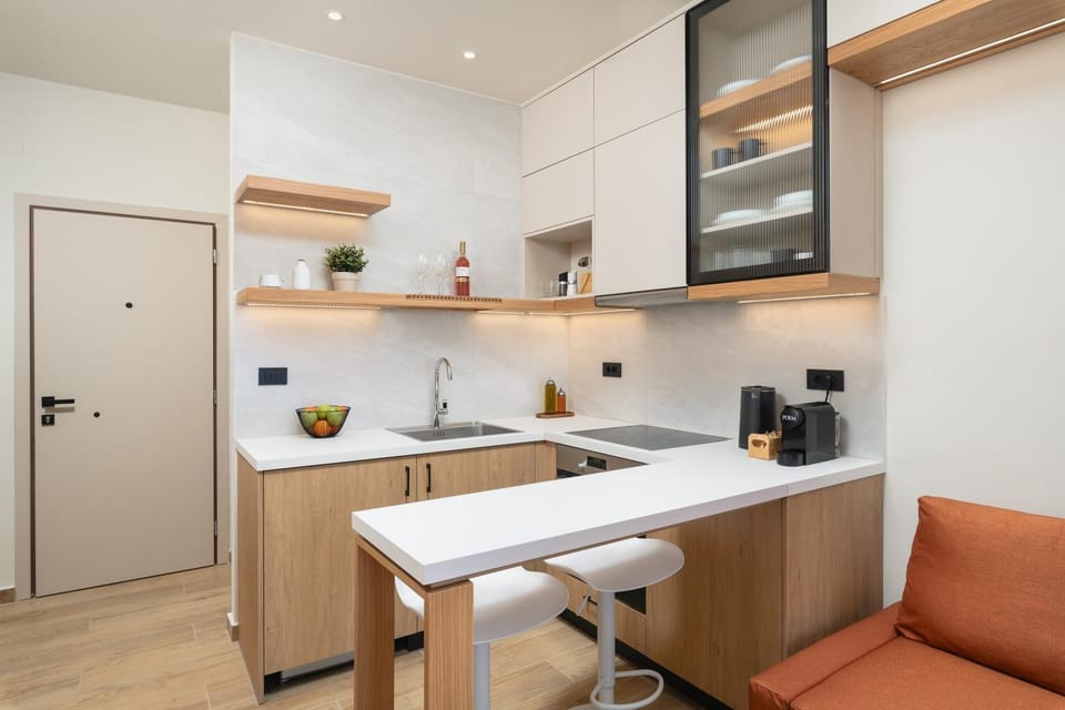 Coffee/tea facilities, Kitchen or kitchenette, stove, toaster