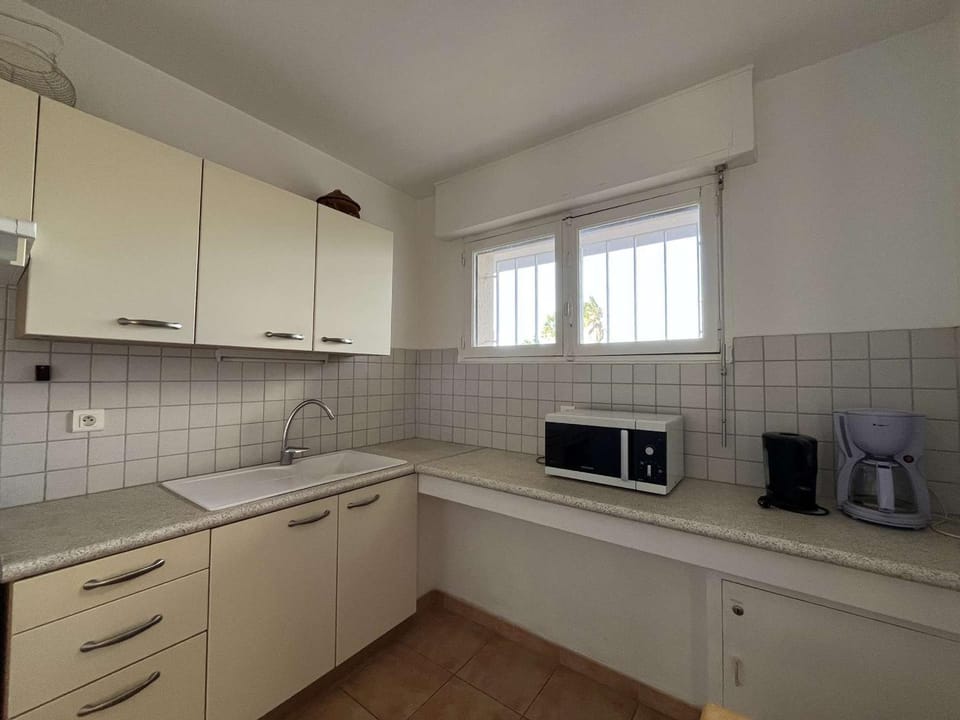 T3 pieds dans l'eau avec parking au Lavandou - FR-1-308-204 Apartment in Le Lavandou