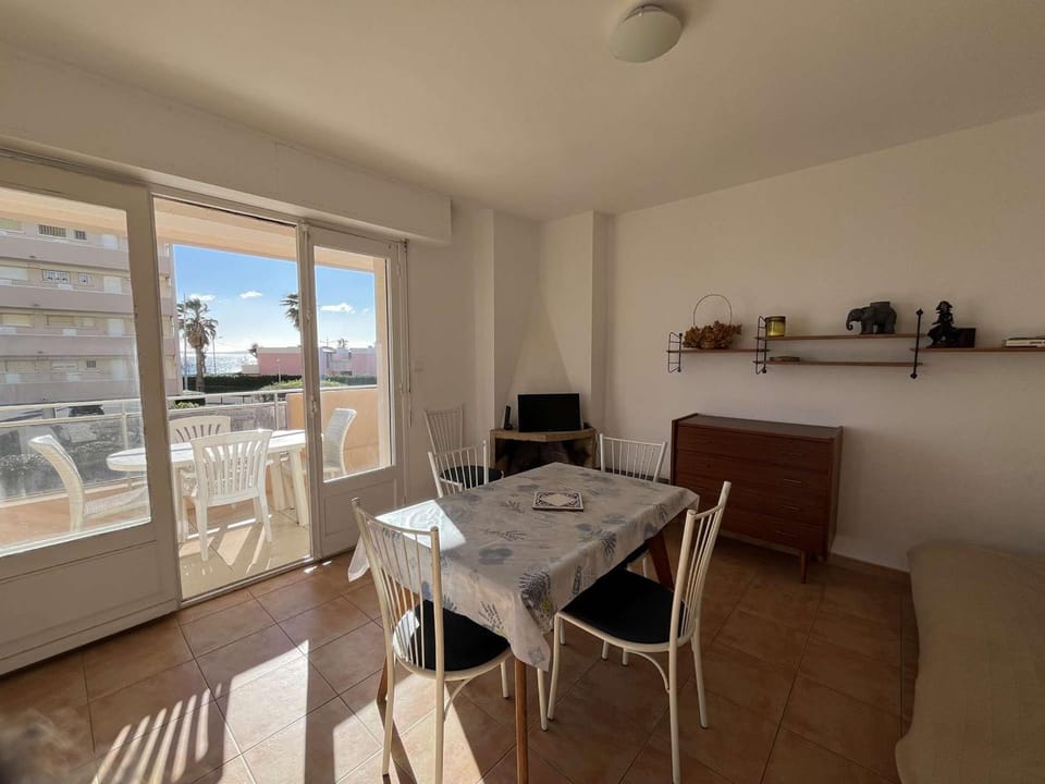 T3 pieds dans l'eau avec parking au Lavandou - FR-1-308-204 Apartment in Le Lavandou