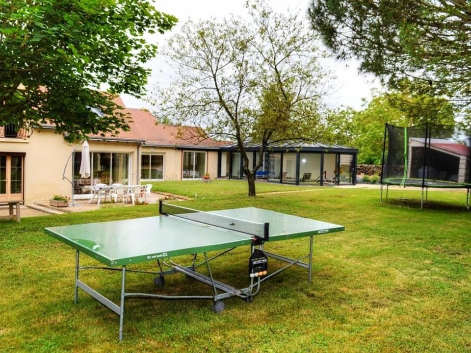Gîte Tourangelle avec Piscine Intérieure, Wifi, Jardin - FR-1-381-619 House in Centre-Val de Loire