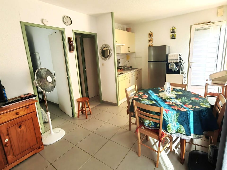 Appartement T2 Calme avec Parking, Proche Plage pour 4 Personnes - FR-1-607-216 Apartment in Agde