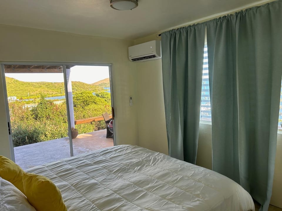 Natural landscape, Photo of the whole room, Bedroom, Mountain view, air conditioner