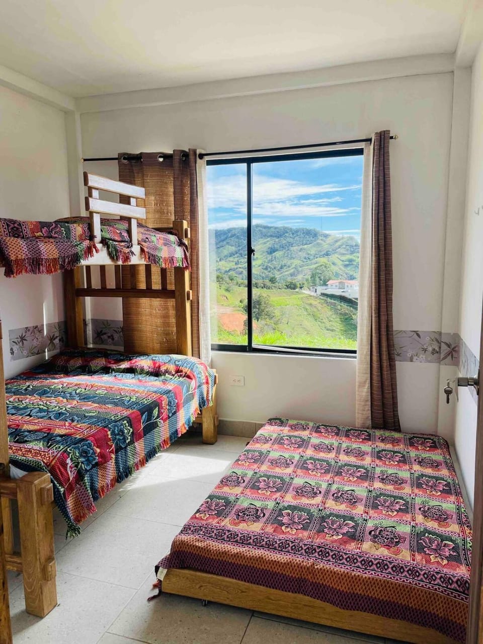 180 degree Mountain View with good size pool House in Antioquia