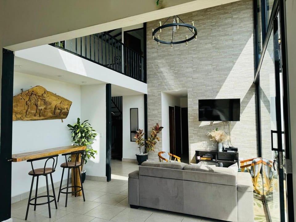 180 degree Mountain View with good size pool House in Antioquia