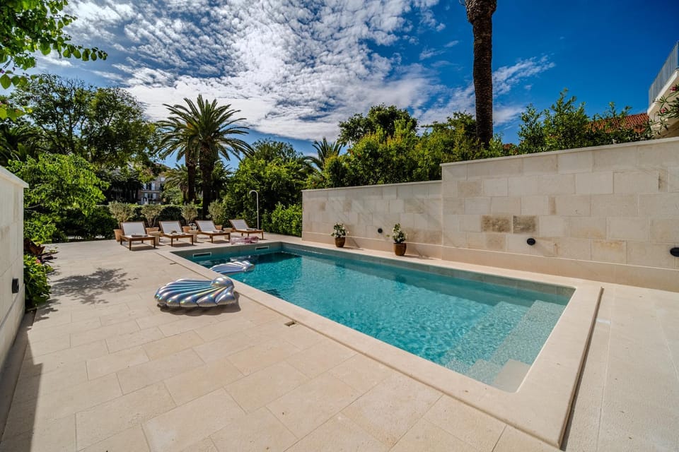 Day, Natural landscape, Garden, Garden view, Pool view, Swimming pool, sunbed