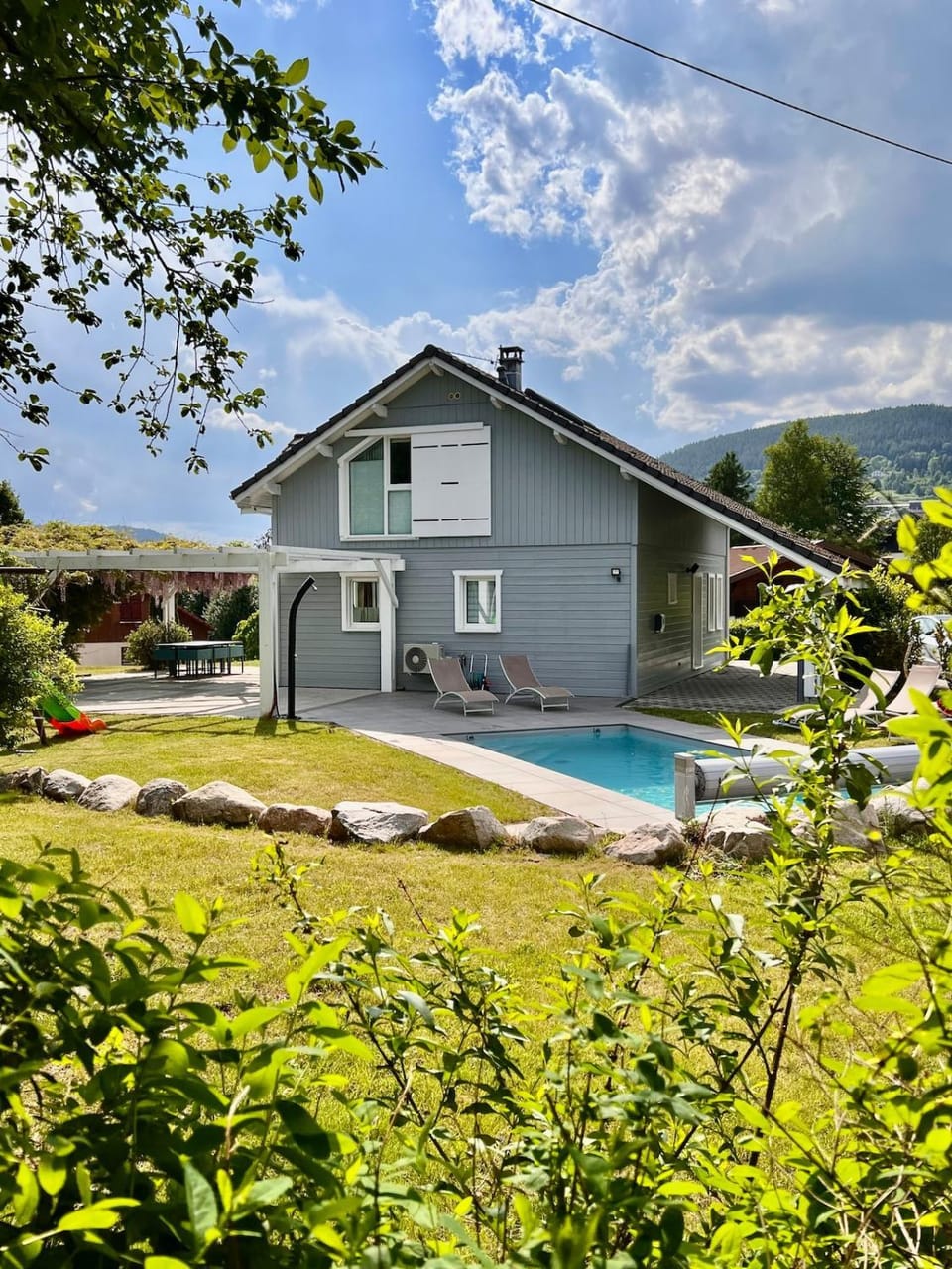 Le Jardin de Rose et Capucine, piscine et jardin avec terrasse House in Gérardmer