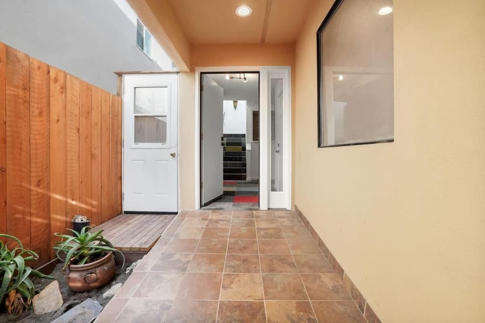 4 beds Private Unit Near BeachWalk, Golf, Trail Apartment in Pacifica