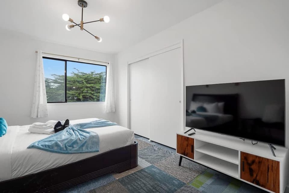 4 beds Private Unit Near BeachWalk, Golf, Trail Apartment in Pacifica