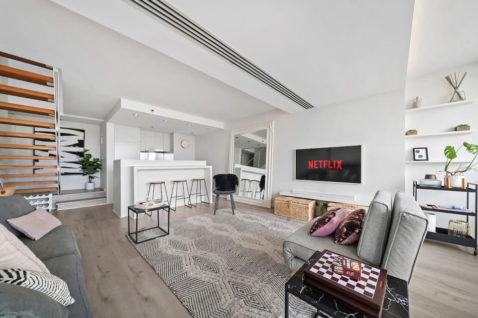 Luxury Sydney Residence with Pool, Gym & City Views Apartment in Sydney