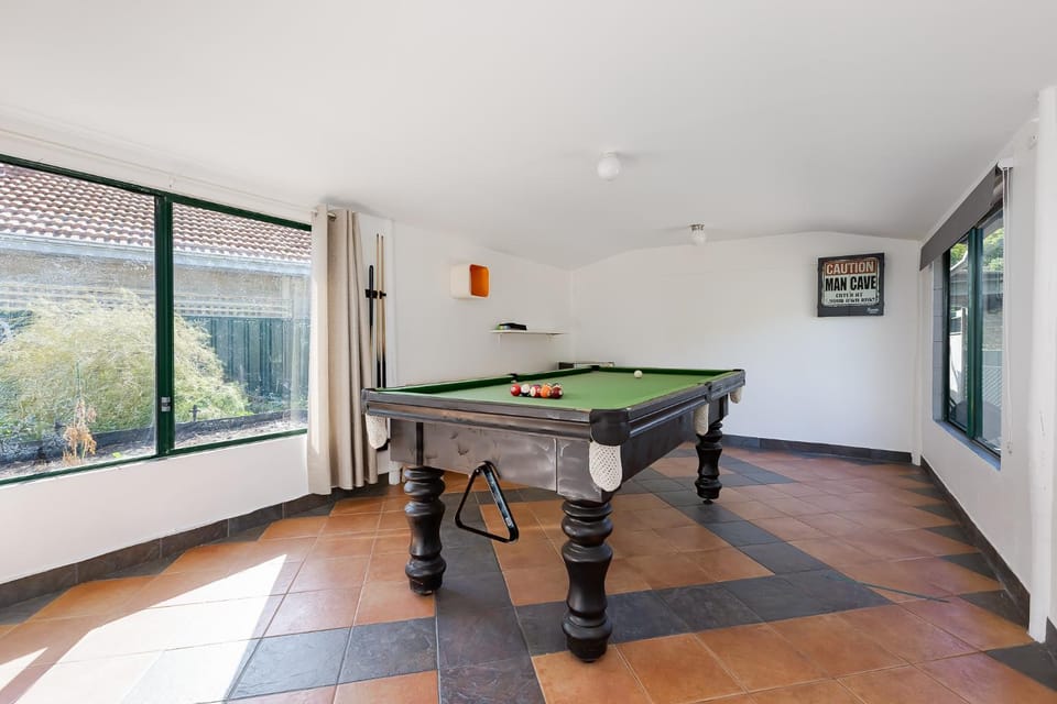 Darts, Game Room