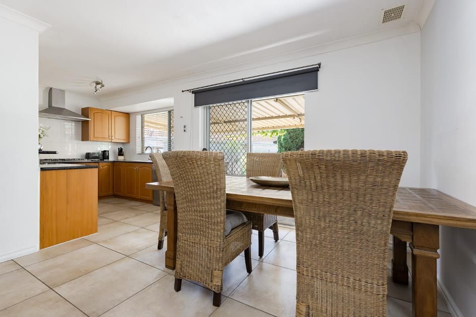 Dining area, kitchen