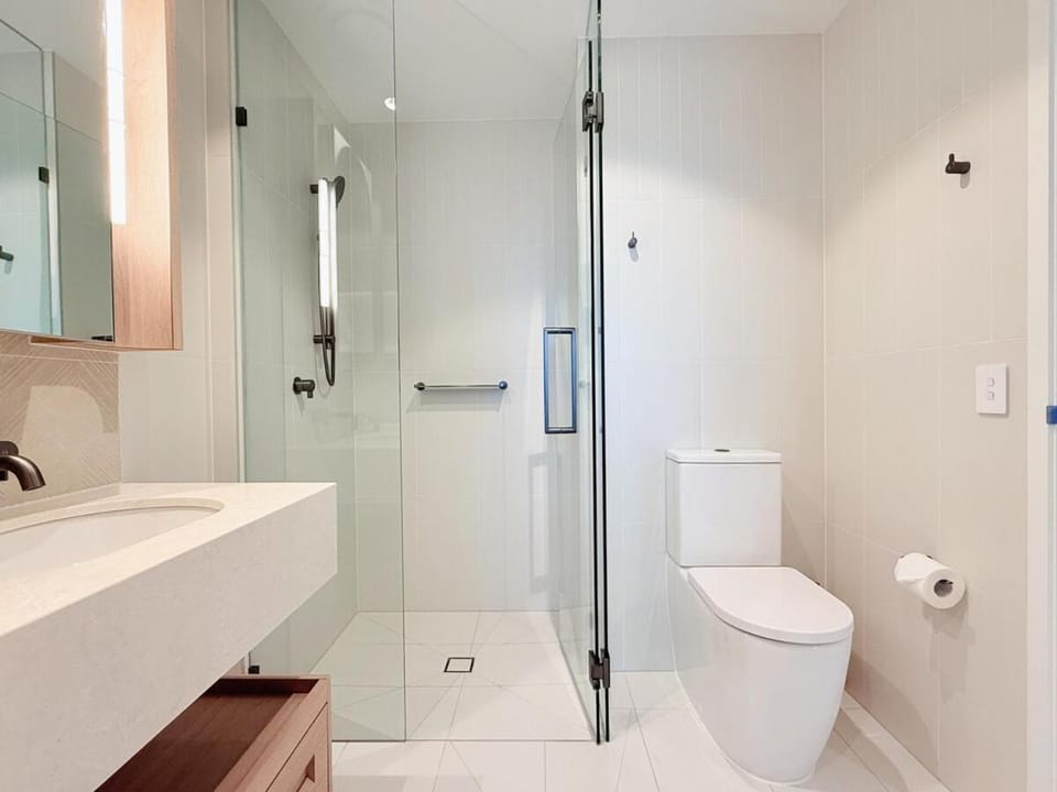 Chic 1 Bed and Sofa Bed Apt with Views and Pool at QWR Apartment in Brisbane City