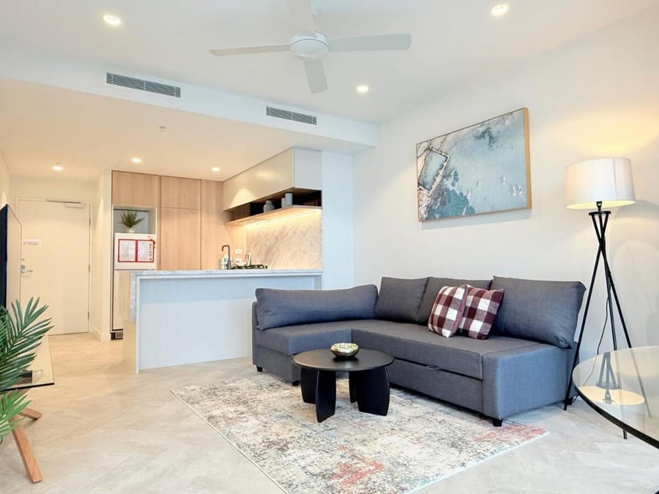 Chic 1 Bed and Sofa Bed Apt with Views and Pool at QWR Apartment in Brisbane City