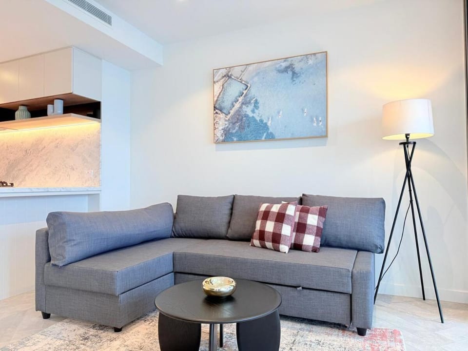 Chic 1 Bed and Sofa Bed Apt with Views and Pool at QWR Apartment in Brisbane City