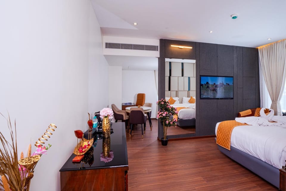 Bed, TV and multimedia, Coffee/tea facilities, Seating area, Dining area, Bedroom