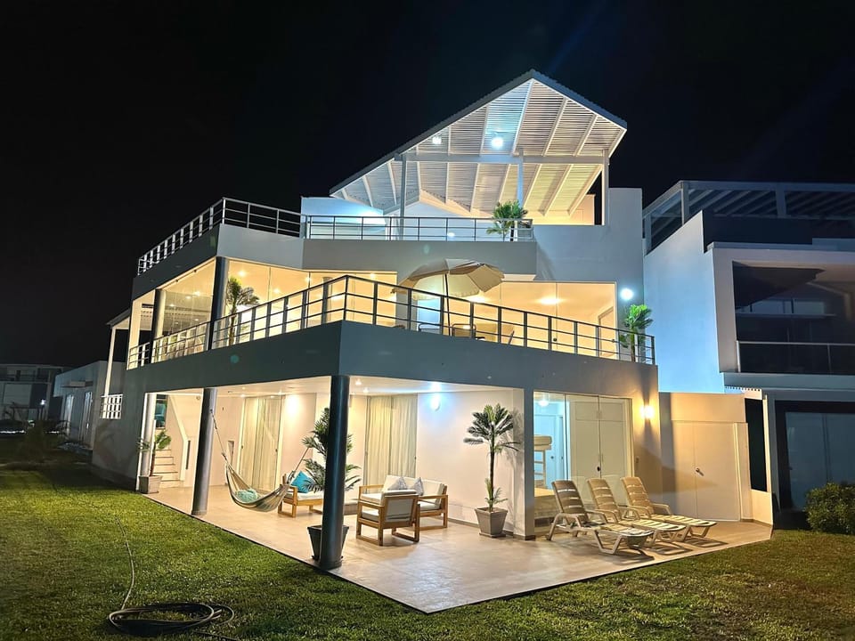 Casa de Playa con vista panorámica Villa in Asia