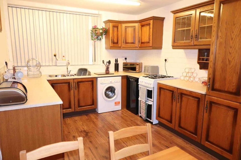 Home away from home 3 bedroom house Apartment in Birmingham