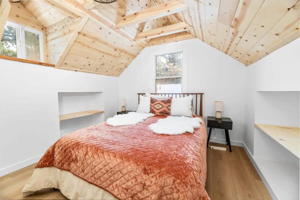 Newly Renovated Villa 6 Beds Fenced-in Backyard House in Big Bear