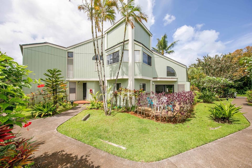 Spacious Getaway Condo Near Beach & Golf 1st Floor House in Princeville
