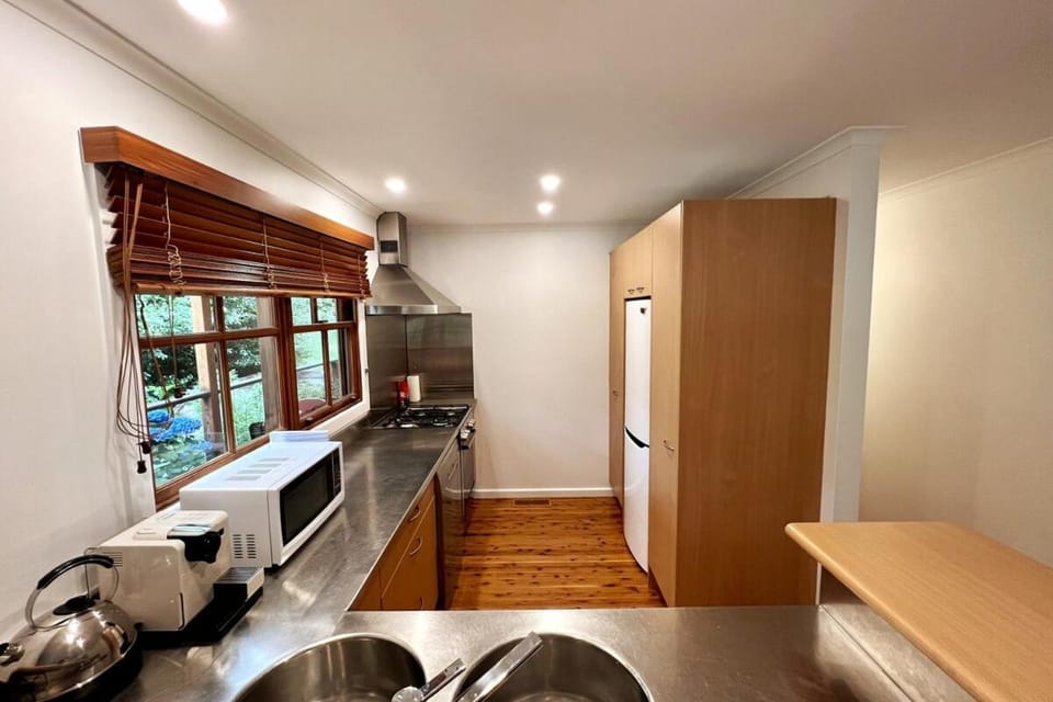 Kitchen or kitchenette, dishwasher