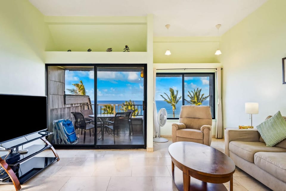 Penthouse Condo with Panoramic Ocean Views Apartment in Princeville