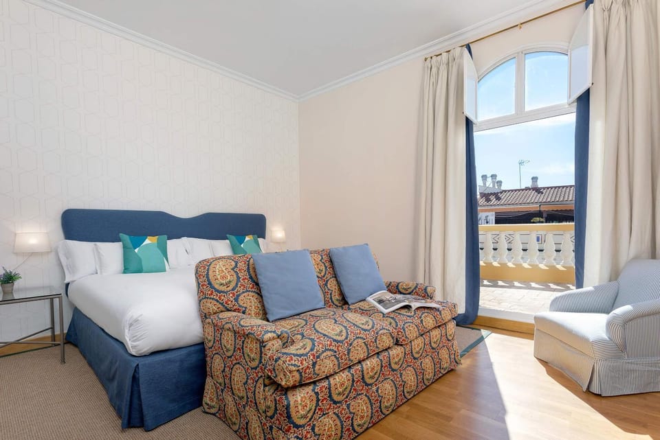 View (from property/room), Balcony/Terrace, Photo of the whole room, Bedroom