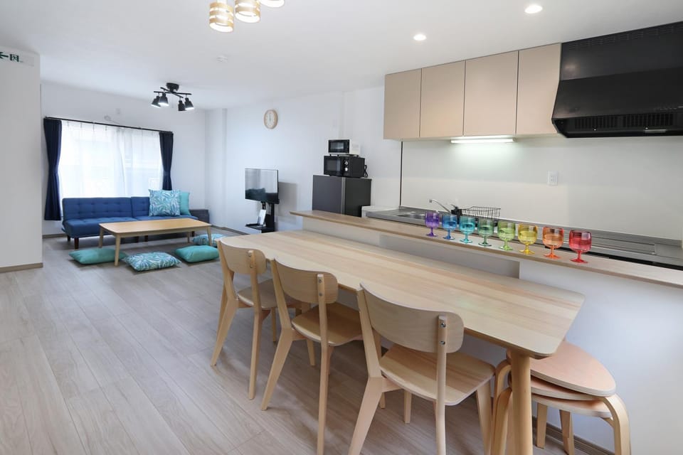 TV and multimedia, Kitchen or kitchenette, Living room, Dining area, microwave