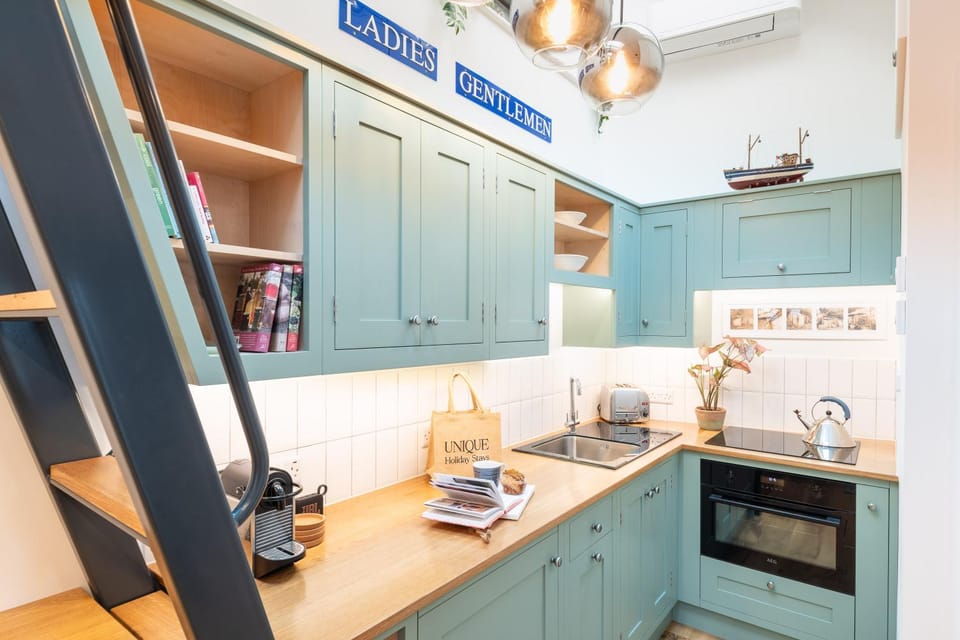 NEW The Water Shed Beer Devon sleeps 2 House in East Devon District