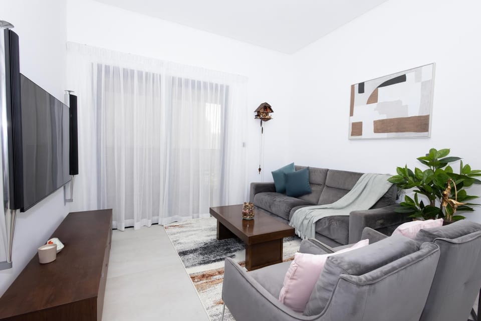 Spacious 2BR Apartment l Rooftop Pool l Gym Apartment in Dubai