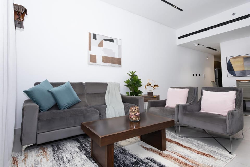 Spacious 2BR Apartment l Rooftop Pool l Gym Apartment in Dubai