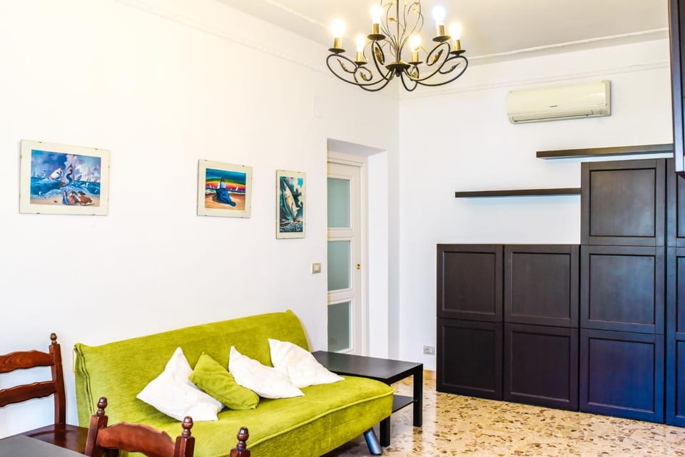 Living room, Seating area, air conditioner