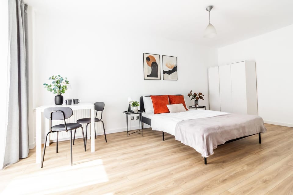 Bed, Photo of the whole room, Bedroom