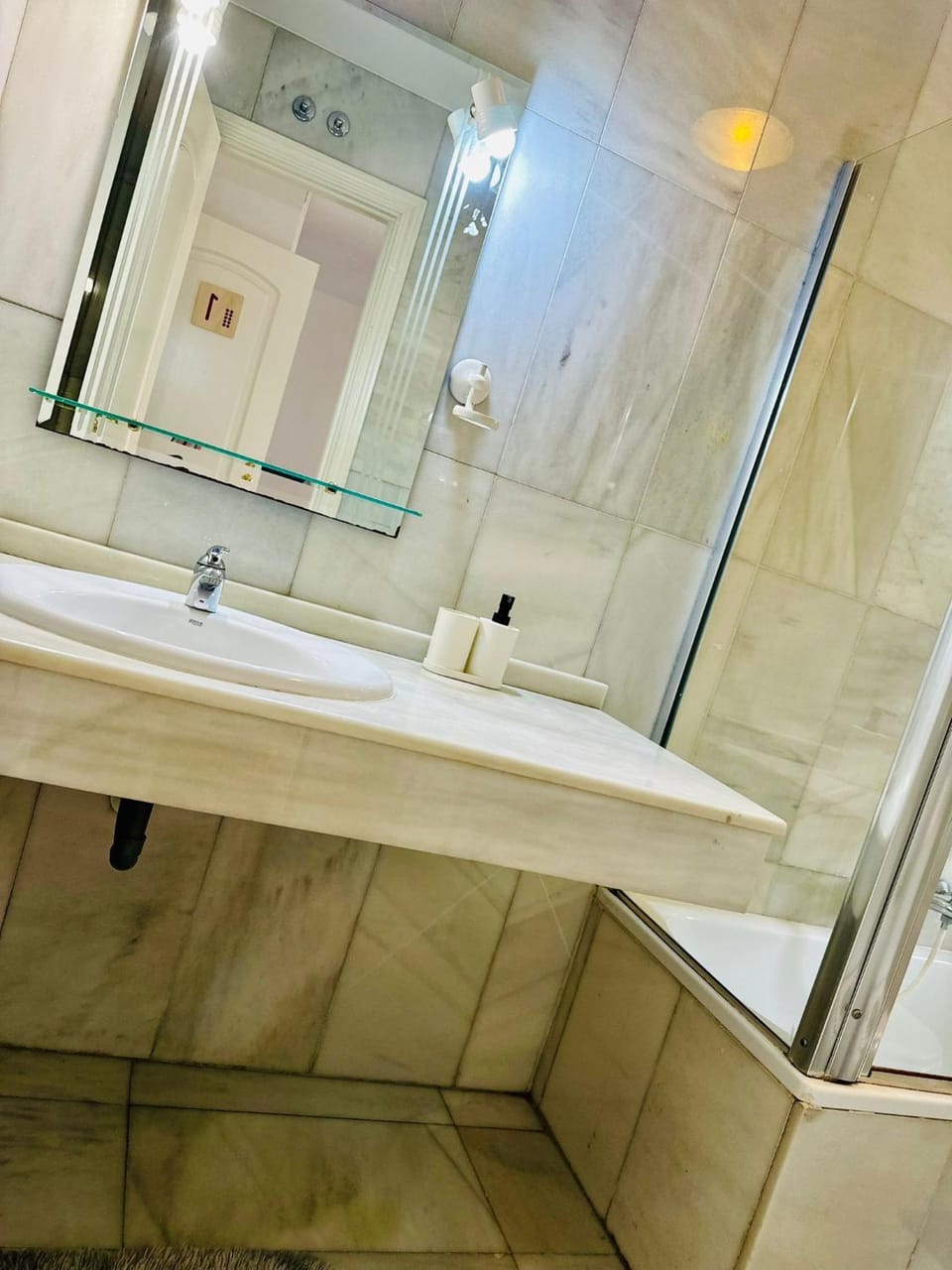 habitaciones barajas Bed and Breakfast in Madrid