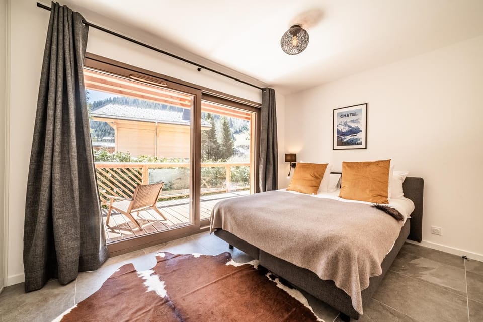 Bed, View (from property/room), Photo of the whole room, Bedroom