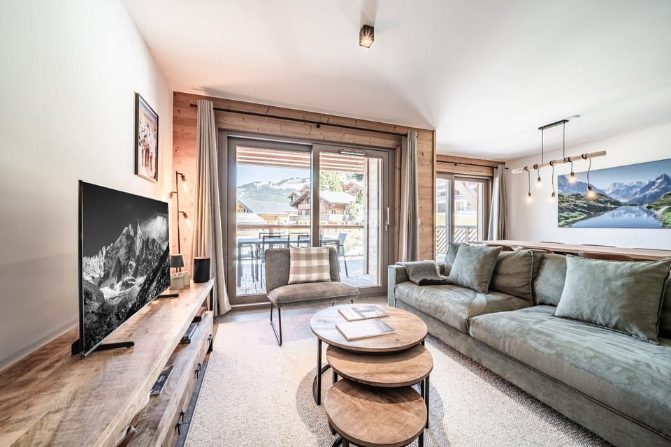 TV and multimedia, View (from property/room), Living room, Seating area