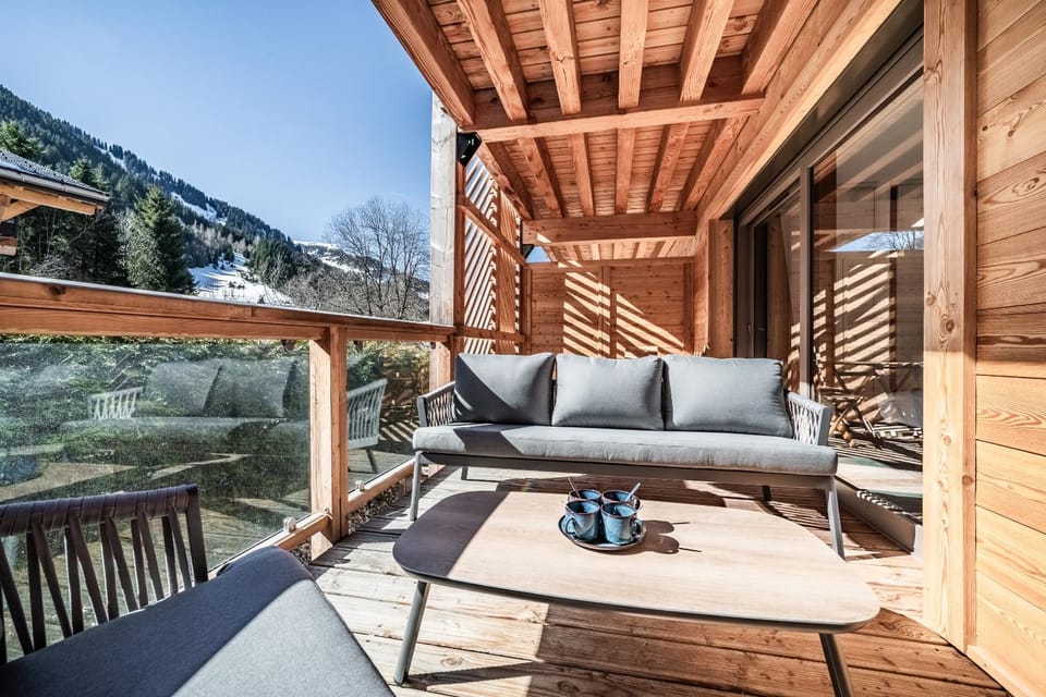 Balcony/Terrace, Seating area, Dining area, Mountain view