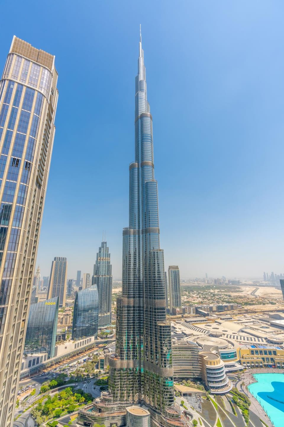 Luxury 4BR Full Burj khalifa & Fountain View, 1Gbps, PS5 Apartment in Dubai
