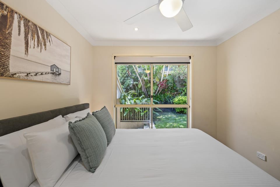 Spacious 4-Bed Family Retreat with Pool Near Beach House in Coolum Beach