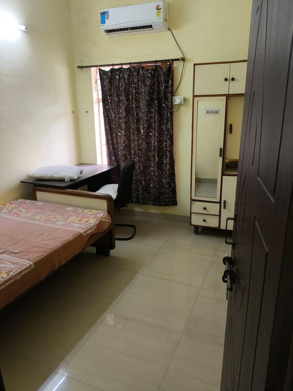 happy nest at raipur central- Ac room with appartment Apartment in India