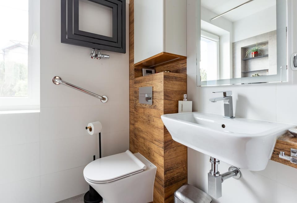 Shower, Toilet, Bathroom, towels