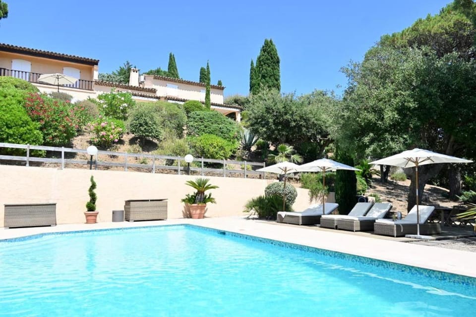 Villa 4 étoiles - parking - wifi - clim - piscine Villa in Sainte-Maxime