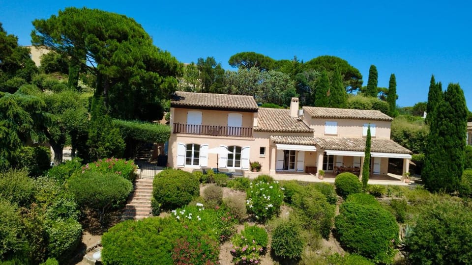 Villa 4 étoiles - parking - wifi - clim - piscine Villa in Sainte-Maxime