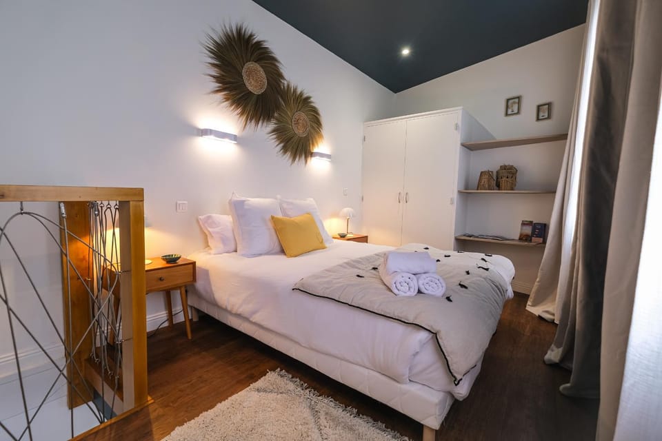 Bed, Photo of the whole room, Bedroom