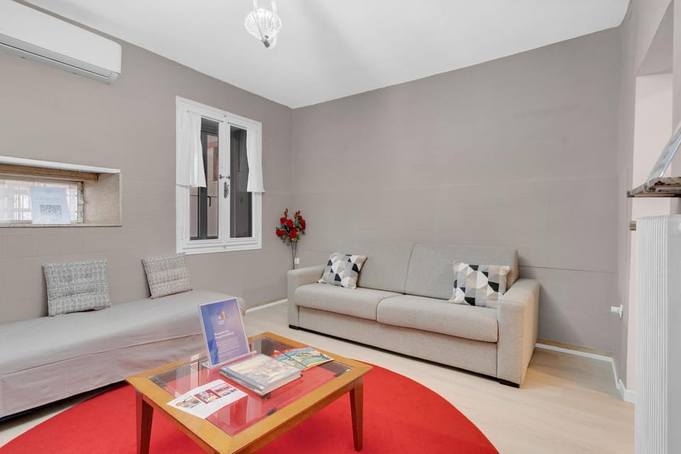 Communal lounge/ TV room, Living room, Seating area