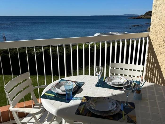 Vue mer 180 degrés - Wifi - Parking Apartment in Saint-Raphael
